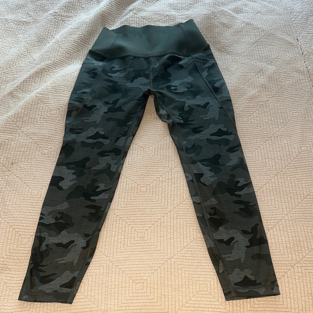 GAP Women's Dark Camouflage Leggings